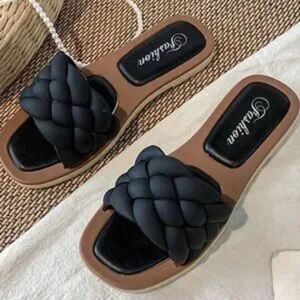 Black Open Toe Twisted Strip Slide Sandal Size 8.5 (40)